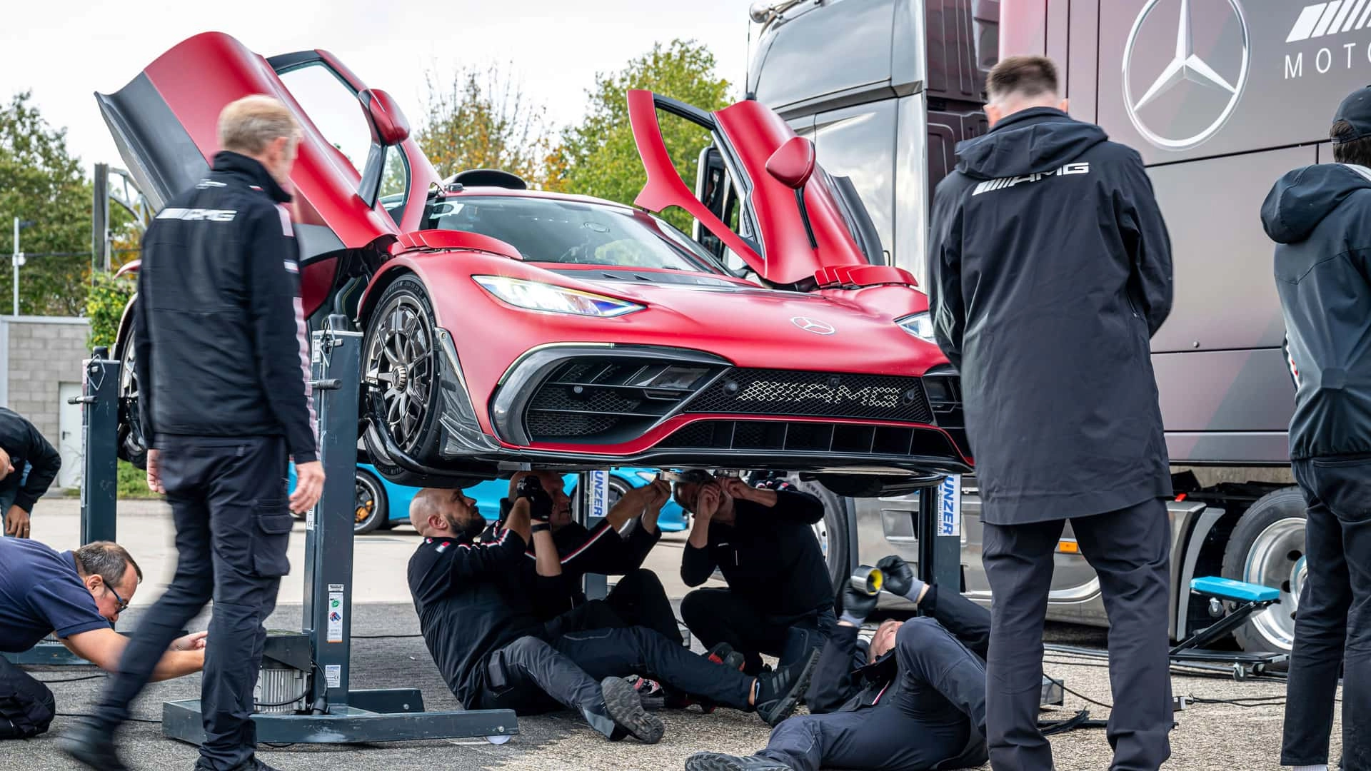 6 29.090 min mercedes amg one bricht eigenen rundenrekord auf der nurburgring nordschleife (4)